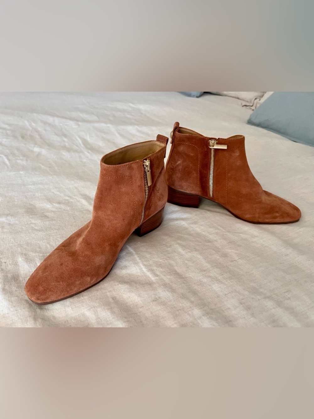 Women’s Suede Ankle Bootie in Rust - Classic Side-Zip